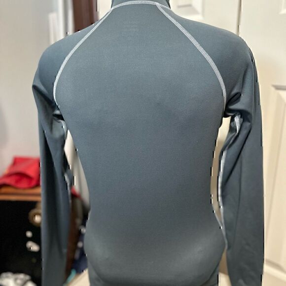 Nike Pro Women’s Medium Half ZIP Gray Pullover - Picture 5 of 5